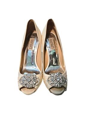 BADGLEY MISCHKA Cream Embellished Satin Pumps. Size 71/2 M